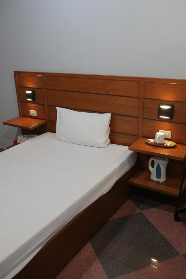 Cerca Hotel Balabag  Ngoại thất bức ảnh